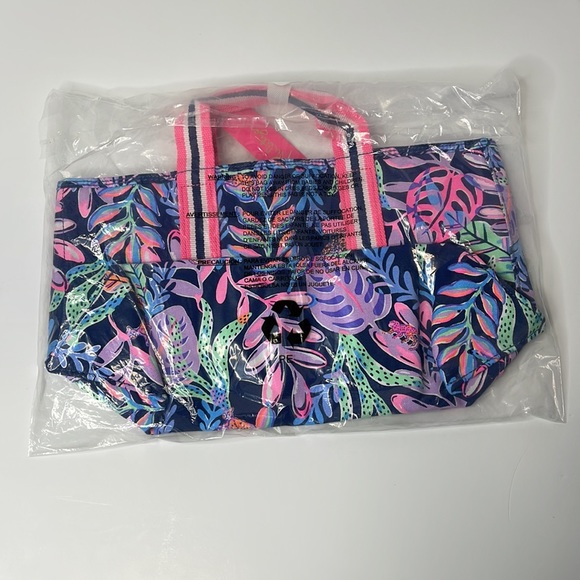 Lilly Pulitzer Mini Mercato tote in Oyster Bay Navy - Picture 5 of 8